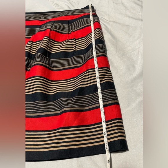 Banana Republic Skirt. Size 2 - Picture 8 of 9